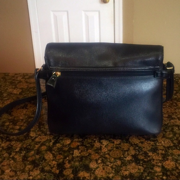 Liz Claiborne Nice Crossbody handbag . - Picture 3 of 8